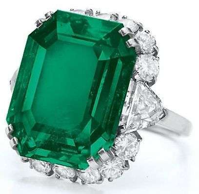 Elizabeth Taylor's Impressive Jewelry Collection - An emerald-and-diamond ring, by Bulgari - Natural Blue Sapphires